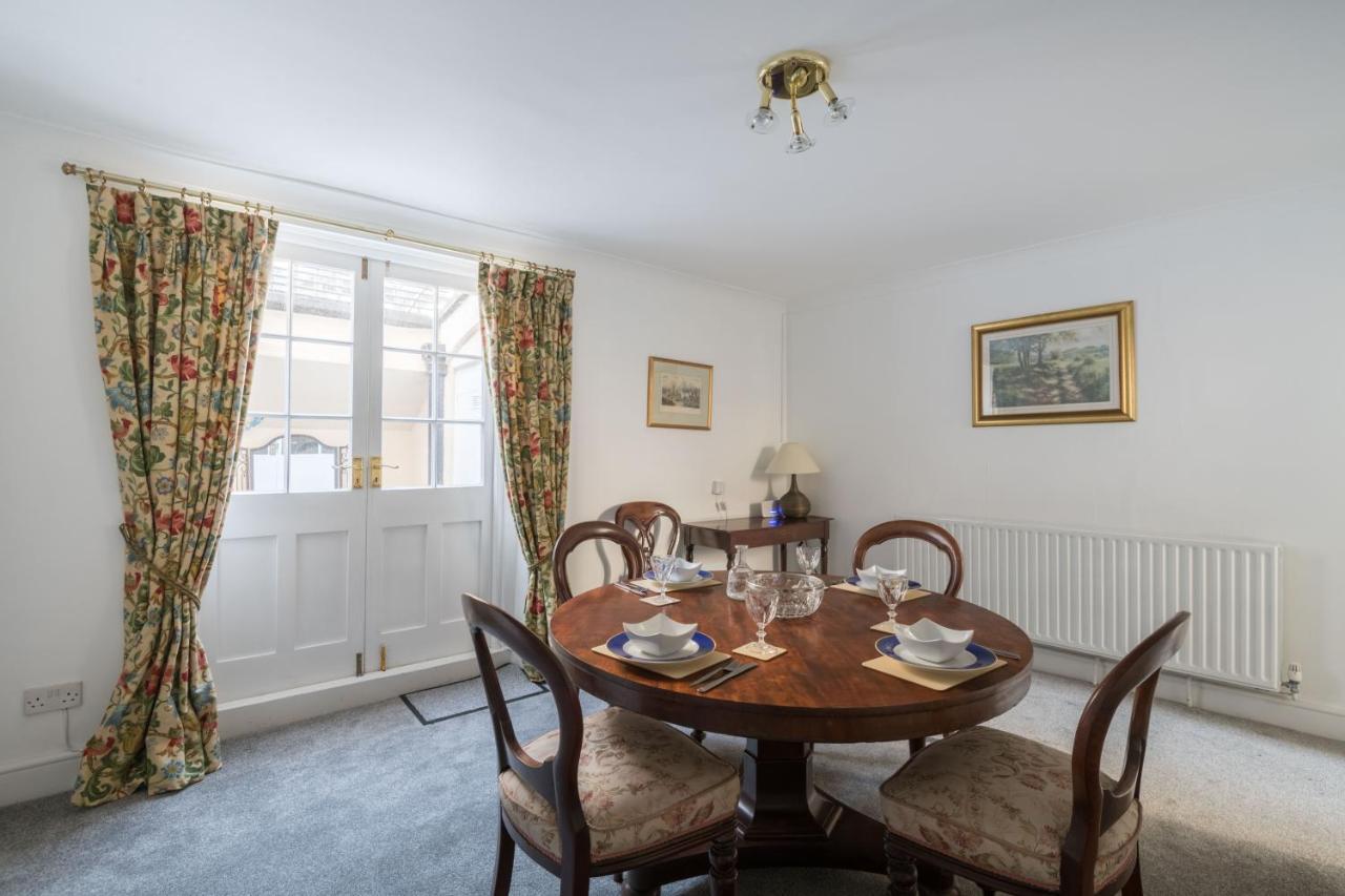 Stylish Sloane Square Close To Victoria By Underthedoormat Apartamento Londres